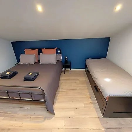 Emilie Nuit - 3 Au 2e Etage - Maison Avec Chats Bed & Breakfast